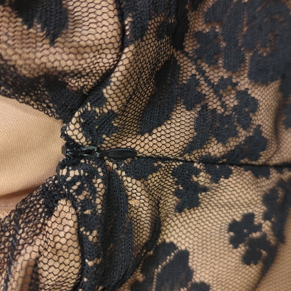 Focal Point Lace Kimono Sleeve Romper (S) - Picture 3 of 7